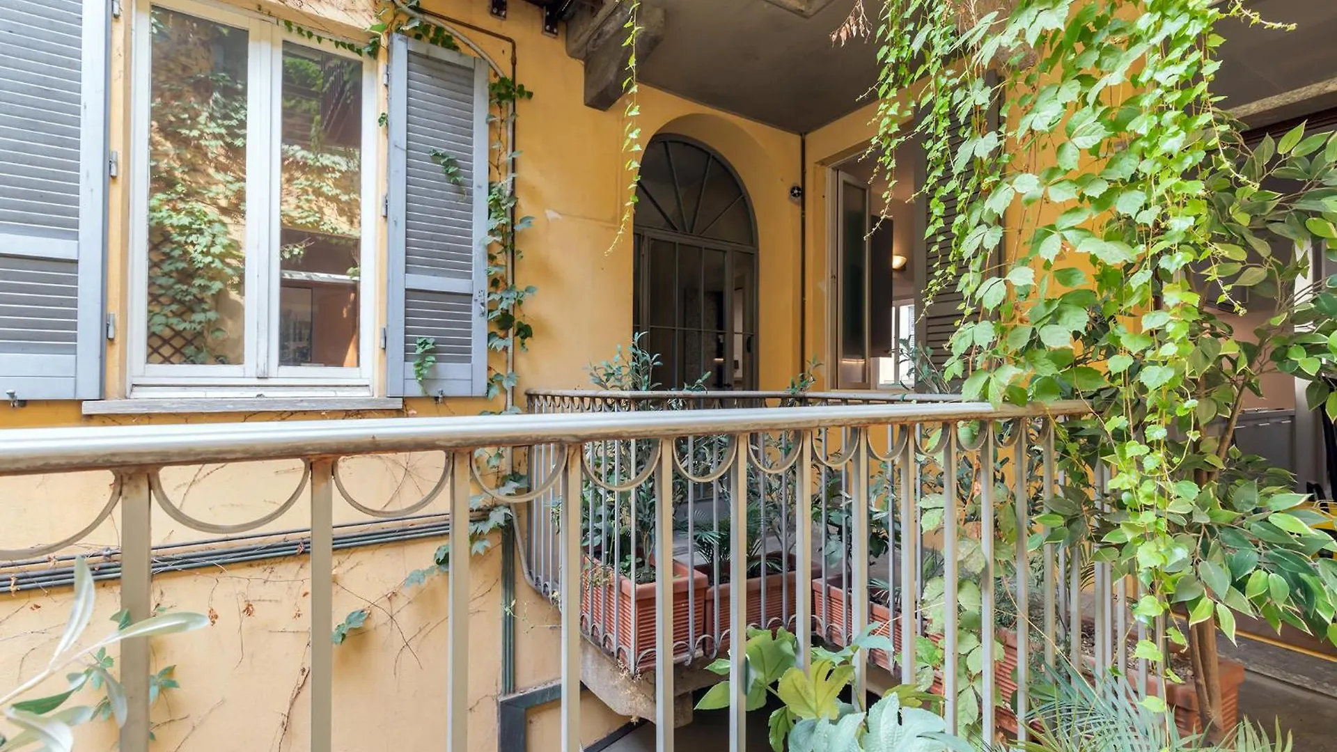 Milan Retreats Duomo Apartment Italy